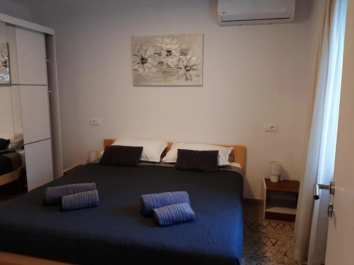 Plomin Sky&Bay Apartment 0*,