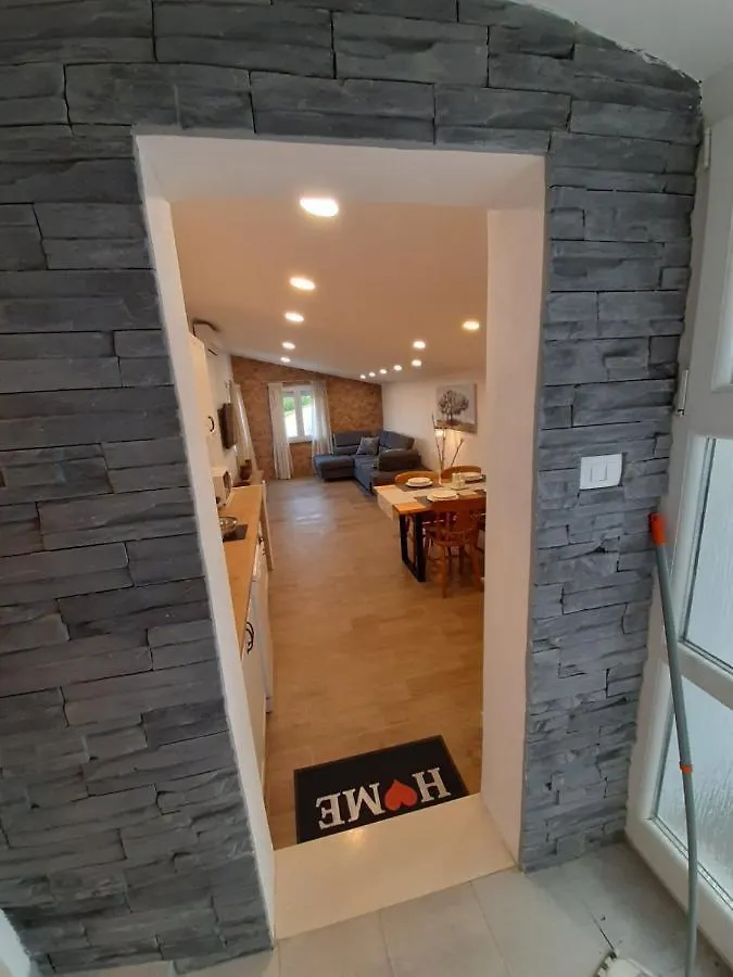 Plomin Sky&Bay Apartment 0*,